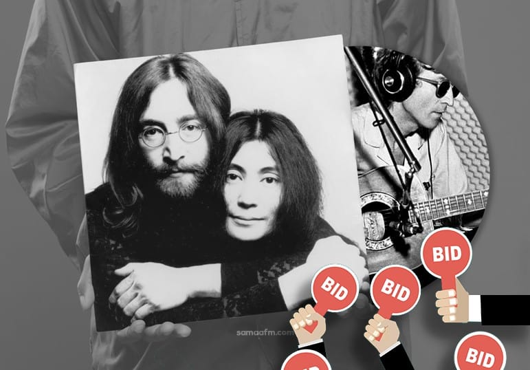 The signed album of John Lennon for his killer is up for auction!