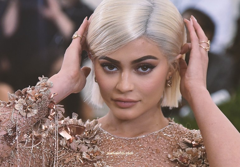 Kylie Jenner becomes the highest paid celebrity according to Forbes!
