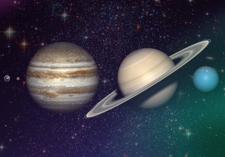 Cosmic Phenomenon: Jupiter And Saturn To Align Tonight After 800 Years!