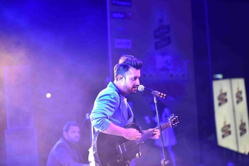 Atif Aslam quits the concert in the middle to avoid any catastrophe
