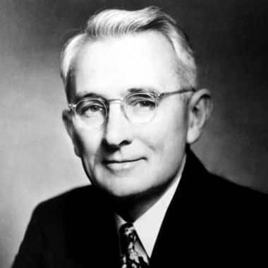 Author Dale Carnegie