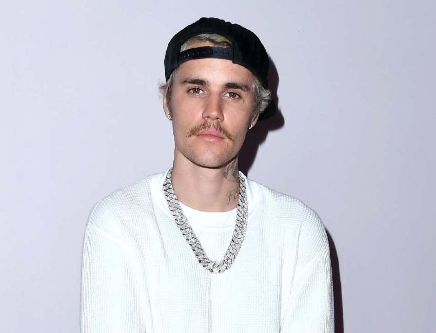 Pop singer Justin Bieber suffers from partial face paralysis