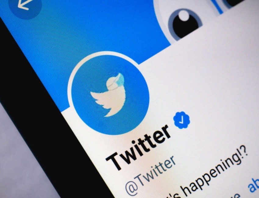 Twitter's paid blue tick re-launches after pause - BBC News
