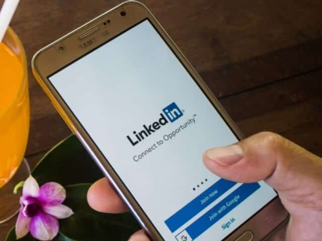 LinkedIn gets free verified badges for workplace