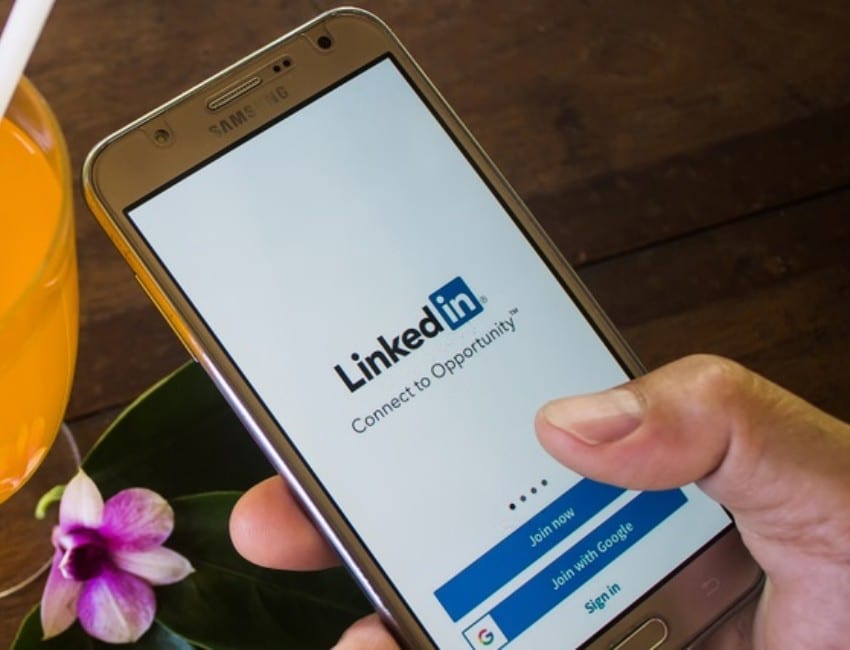 LinkedIn gets free verified badges for workplace